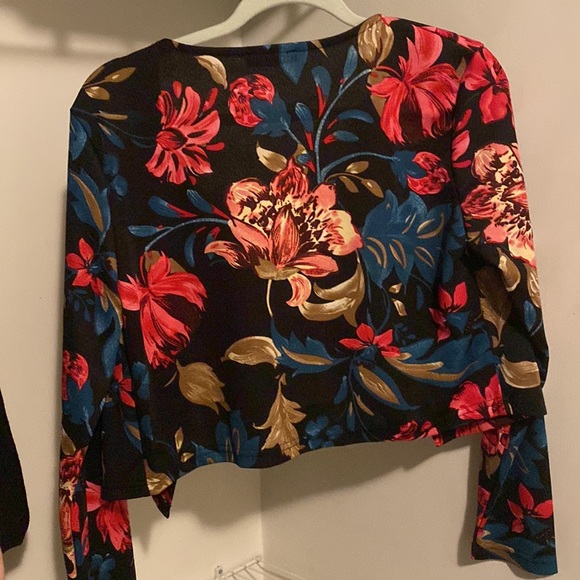 100% polyester floral jacket. - Picture 2 of 2